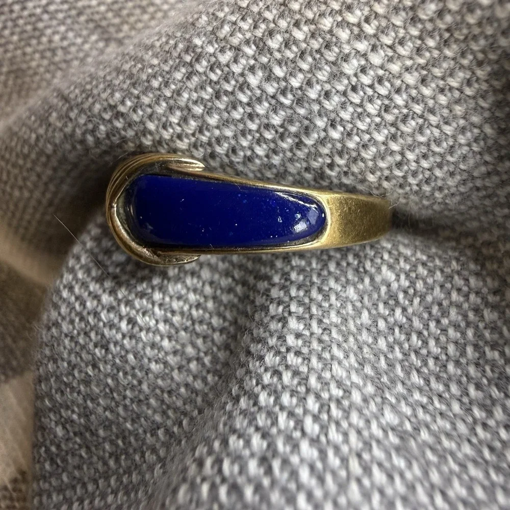 VTG Avon Ring Gold Tone Sz 7.5 Criss Cross Design Band Navy Blue Retro 90s Y2K